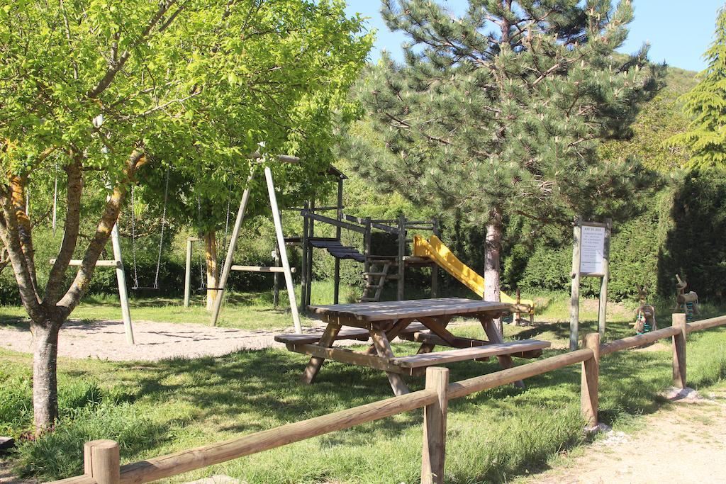 Causses & Vallees Vacances Hotel Saint-Georges-de-Luzencon Bagian luar foto