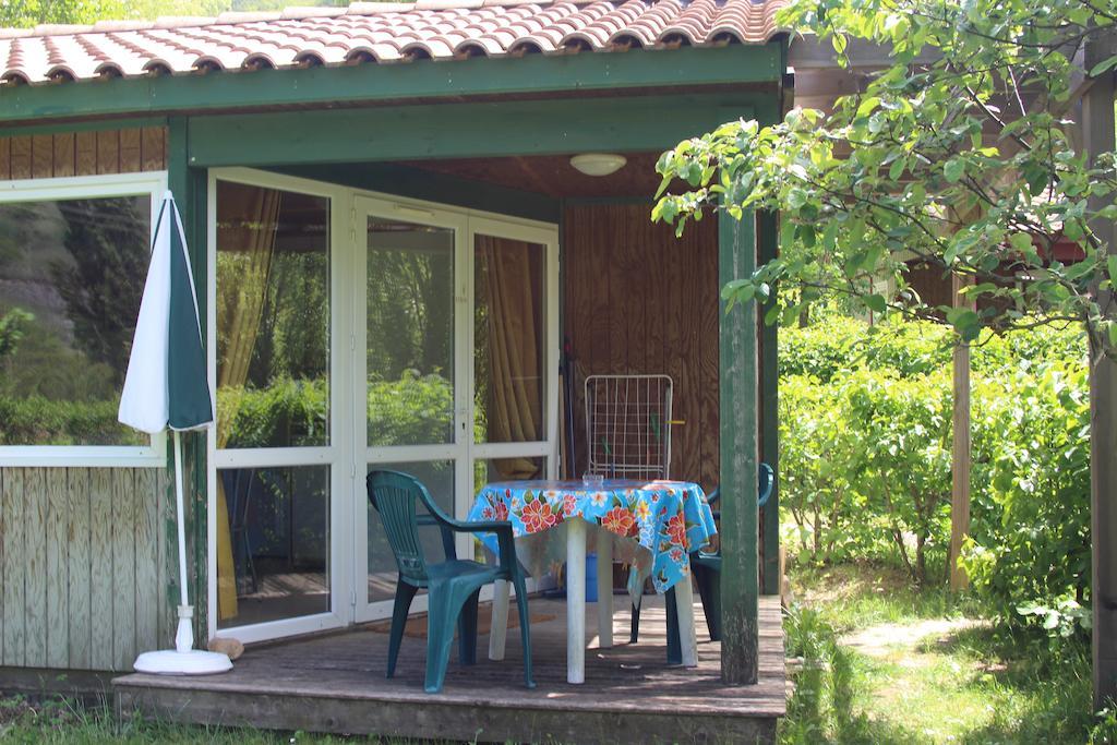 Causses & Vallees Vacances Hotel Saint-Georges-de-Luzencon Ruang foto