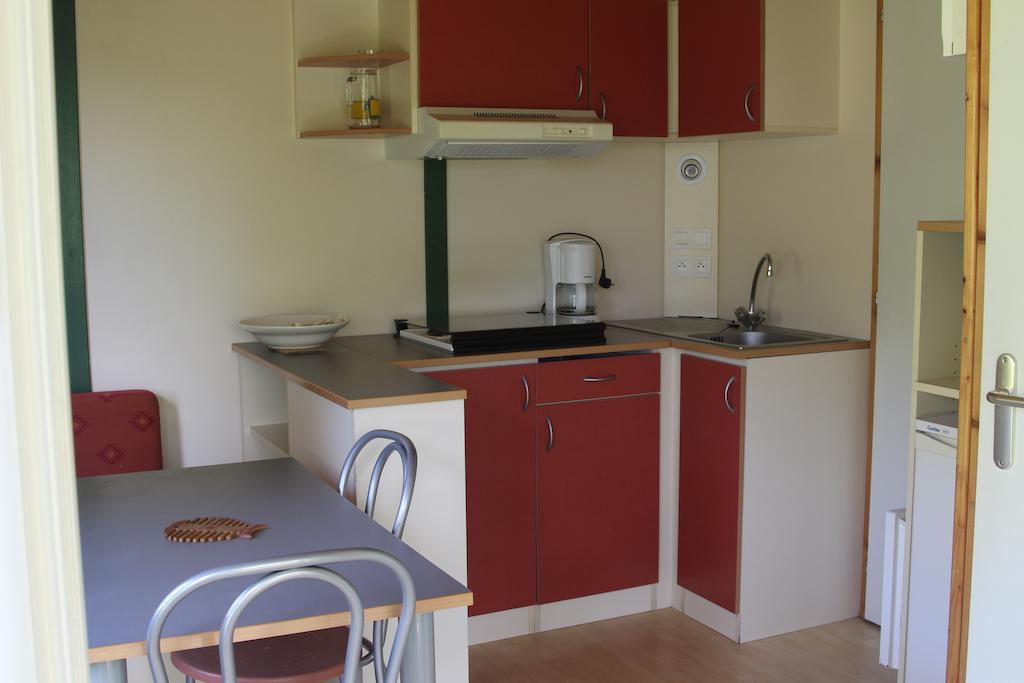 Causses & Vallees Vacances Hotel Saint-Georges-de-Luzencon Ruang foto