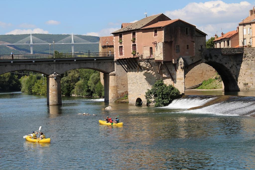 Causses & Vallees Vacances Hotel Saint-Georges-de-Luzencon Bagian luar foto