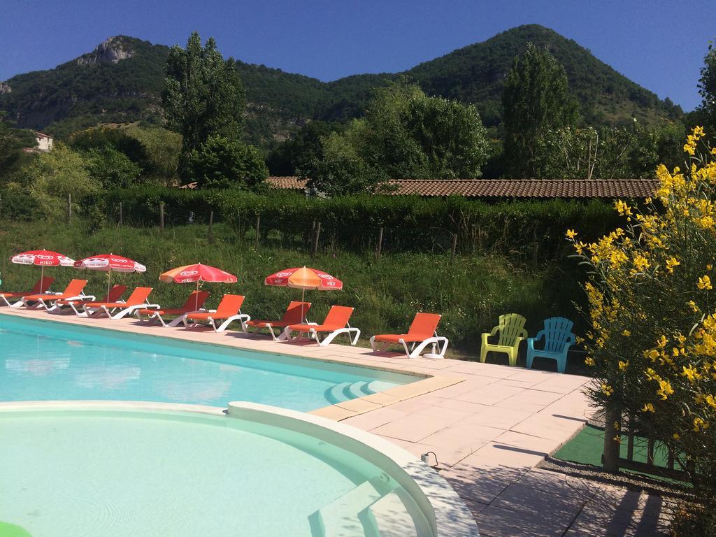 Causses & Vallees Vacances Hotel Saint-Georges-de-Luzencon Bagian luar foto